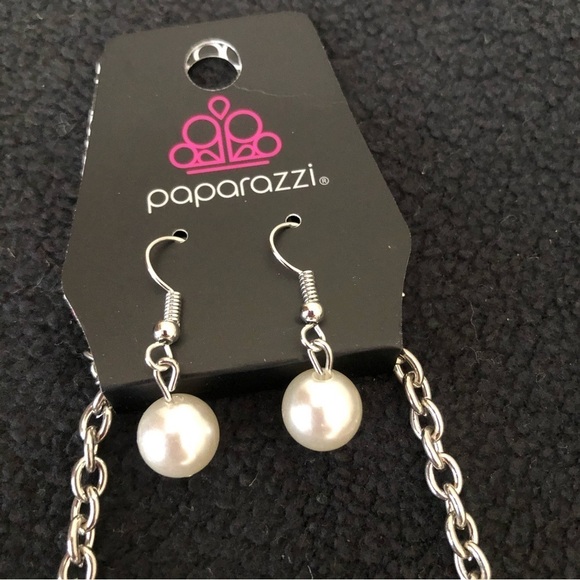 Paparazzi 5-piece Set White and Silver NWT - Picture 3 of 7